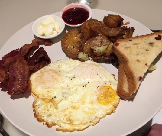 Alexxa's signature dishes Eggs Benedict
Huevos Rancheros
Farm Fresh Eggs